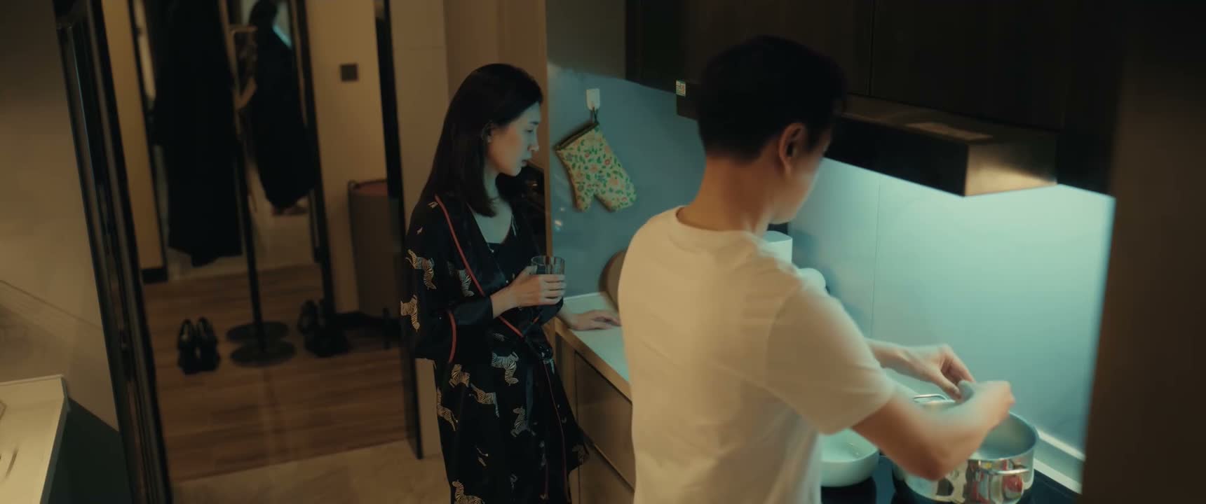 你今天是不是 跟白德瑞打球去了 你带她一起去的