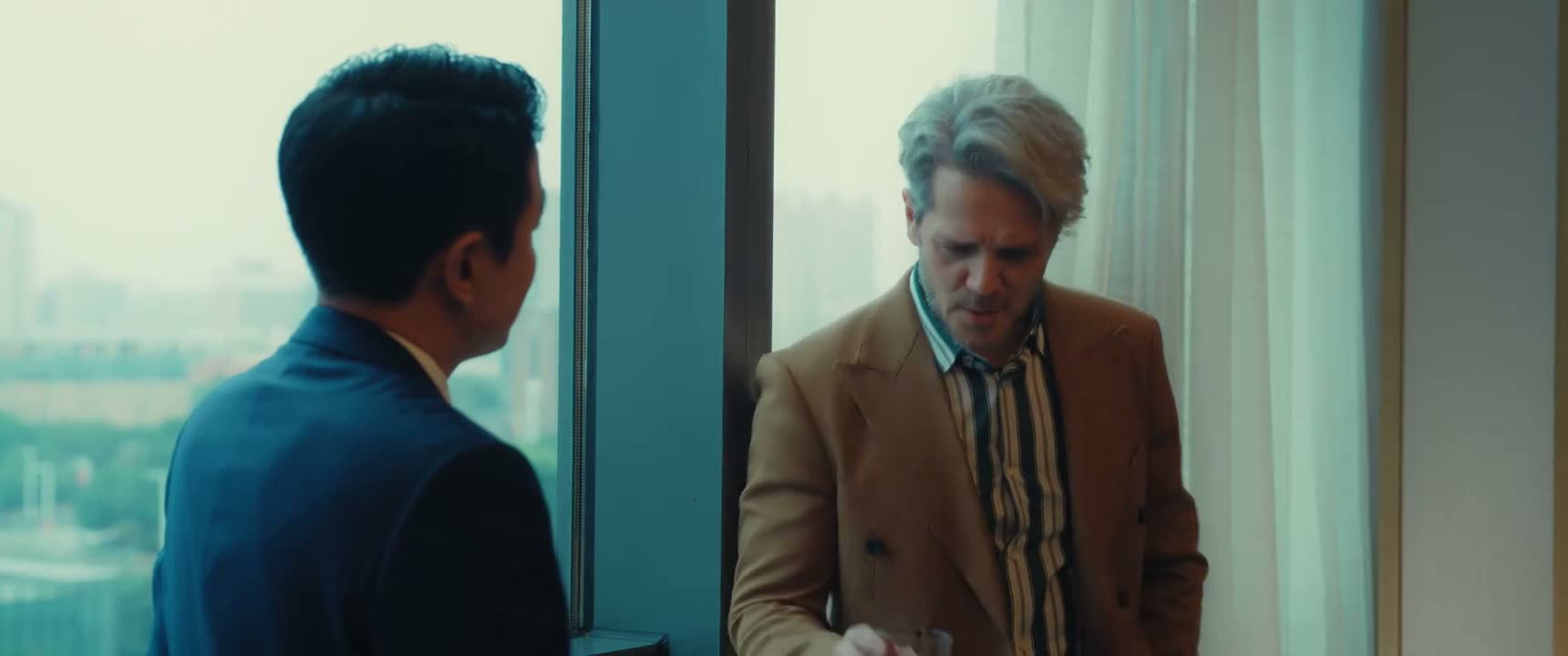 你们能聊到一块去 因为你太太喽