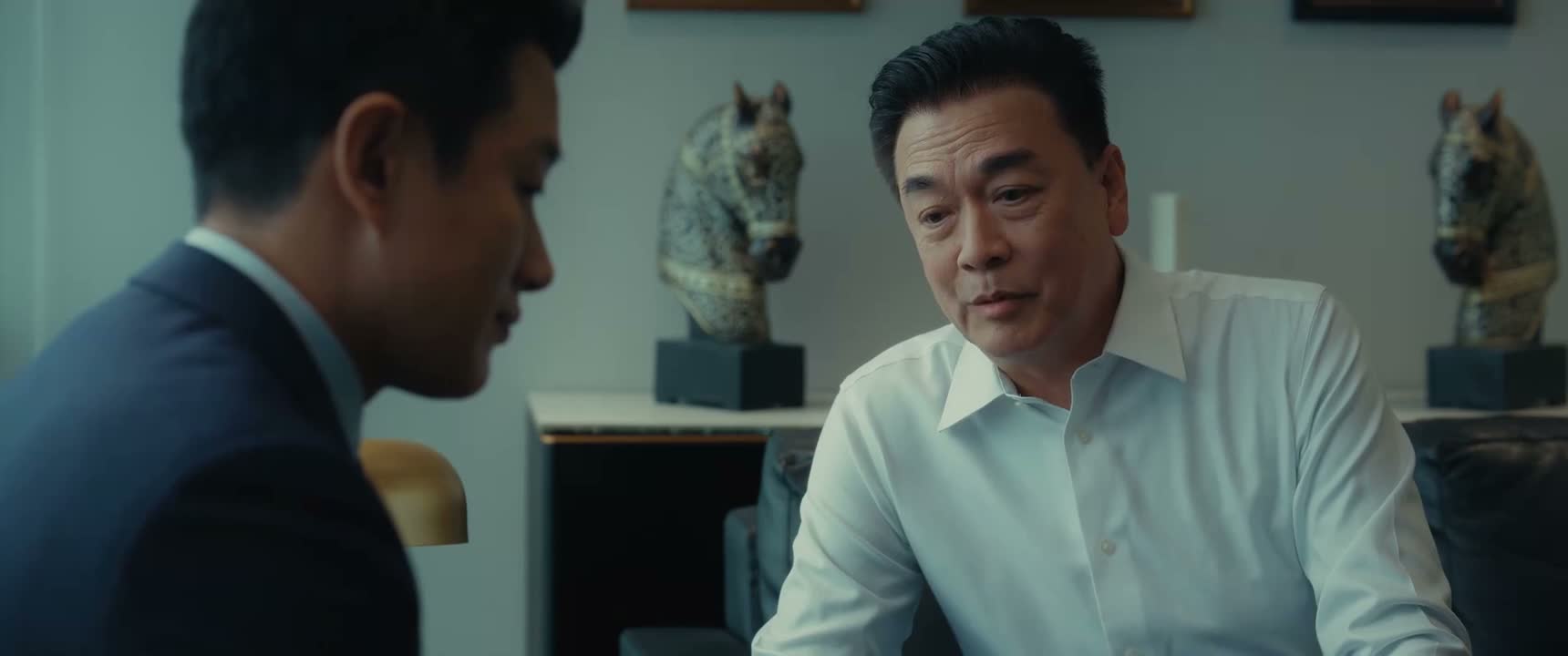 我们也不得不去适应 这种没头没脑