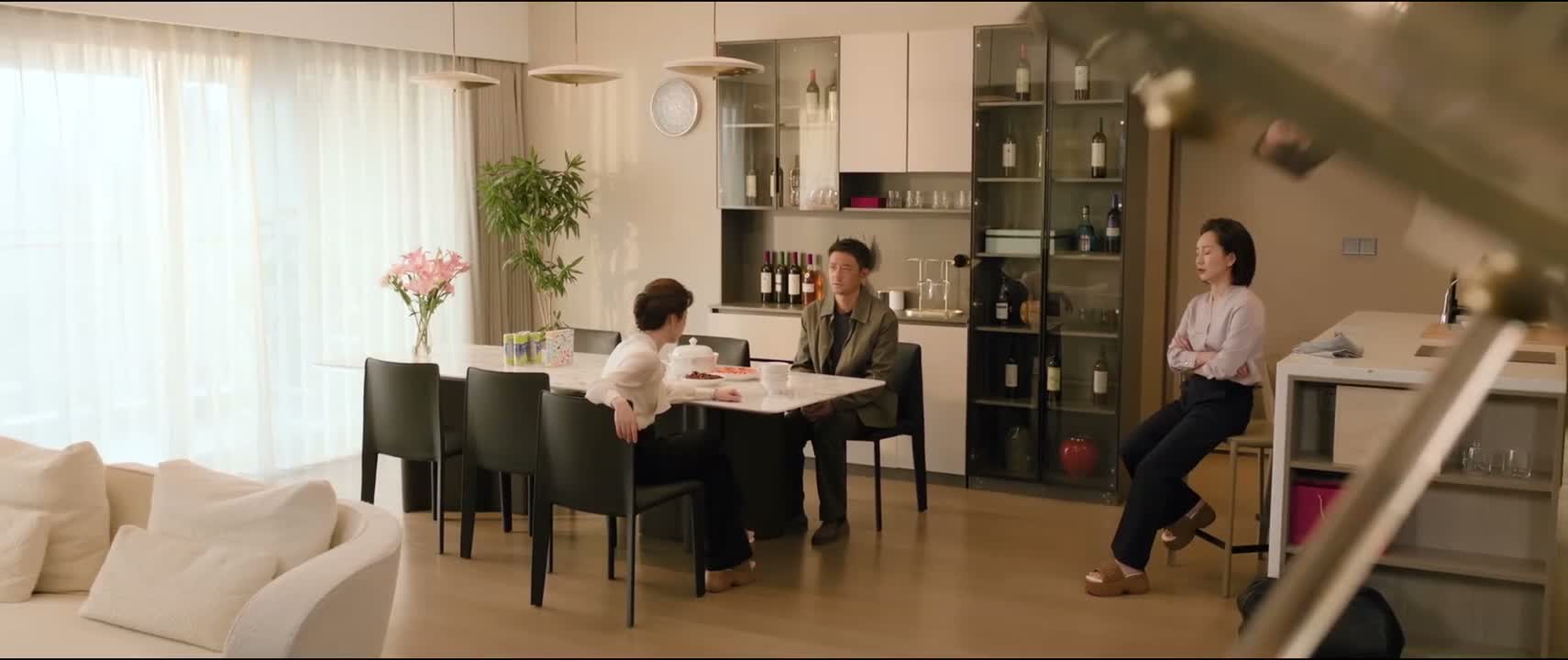 要不我去把菜热热吧