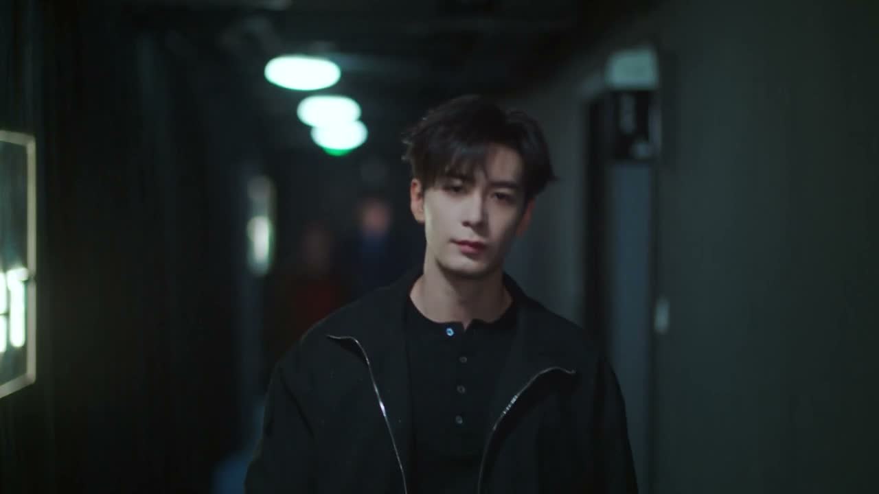 明天中午一起吃个饭吧