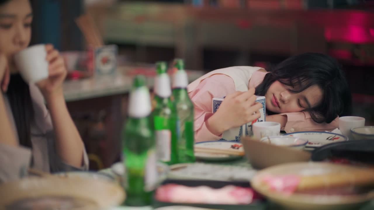 没事 一会儿我送她吧