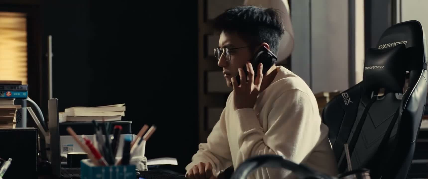 闪灵骑士背后的写手 一定就是何韩