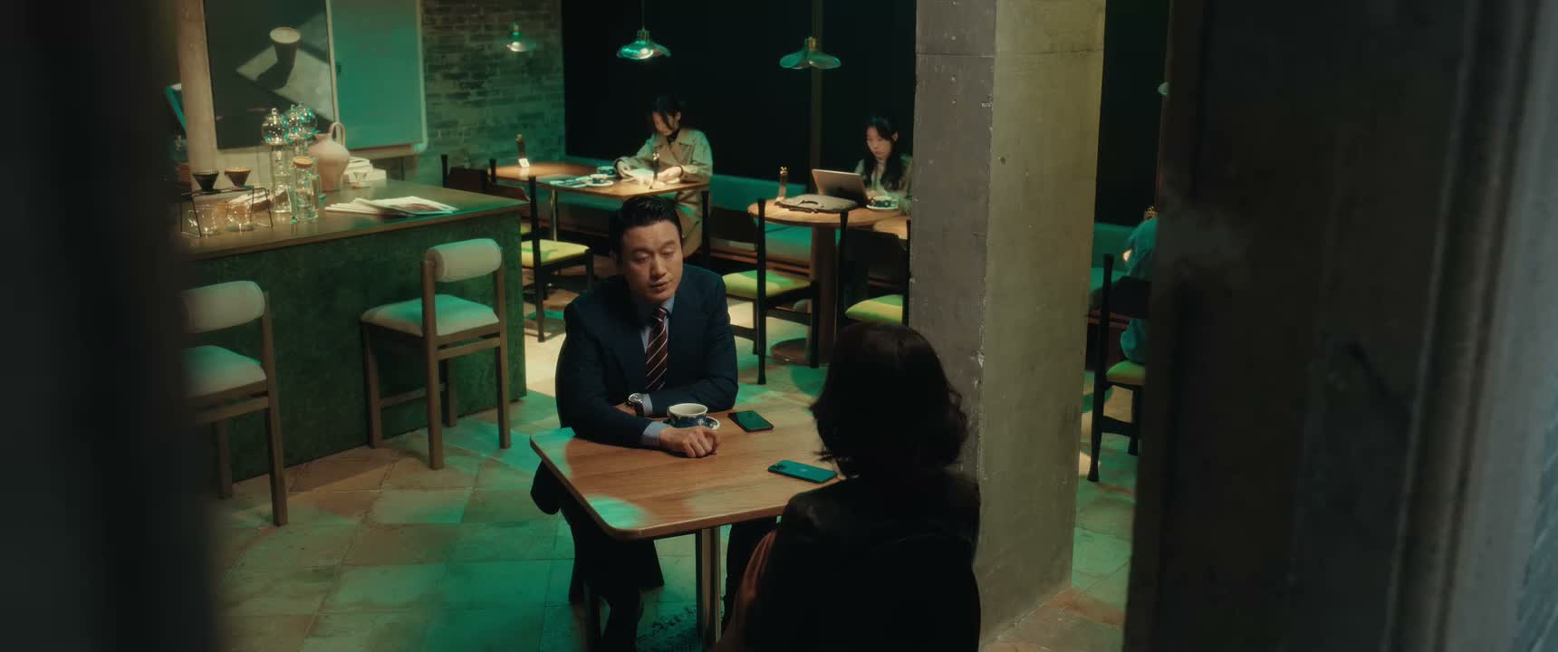 她最近不对劲 怎么不对劲 就是不对劲