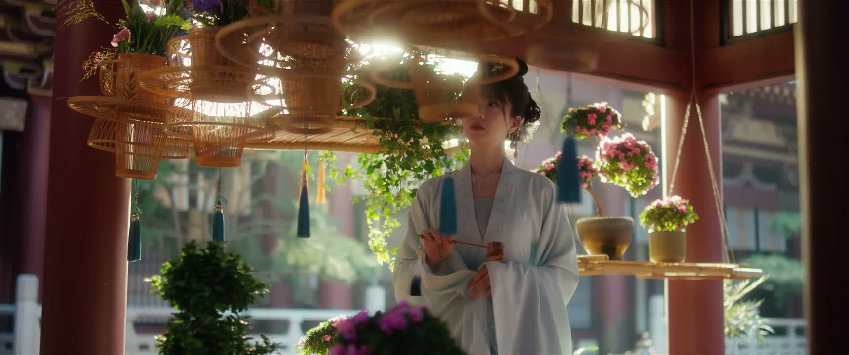 莫名其妙地向我示好