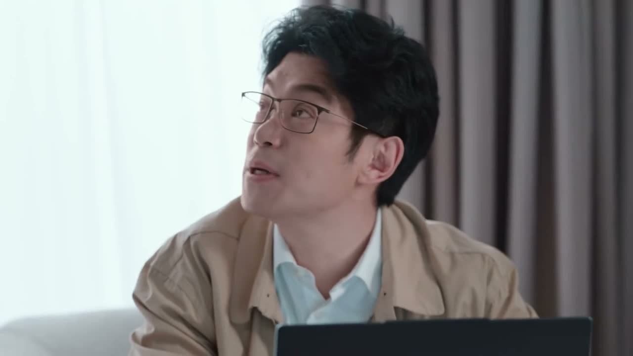 我跟裴总请假了 我身体不舒服 你们去玩啊