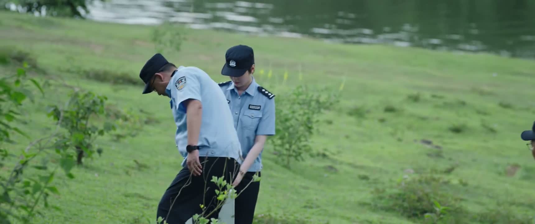 跟白月光约会去了吧