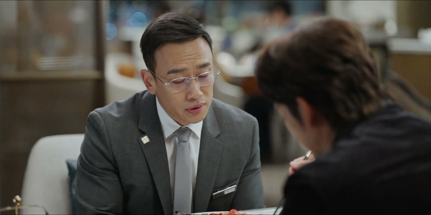 有个人陪她散散心不挺好的吗