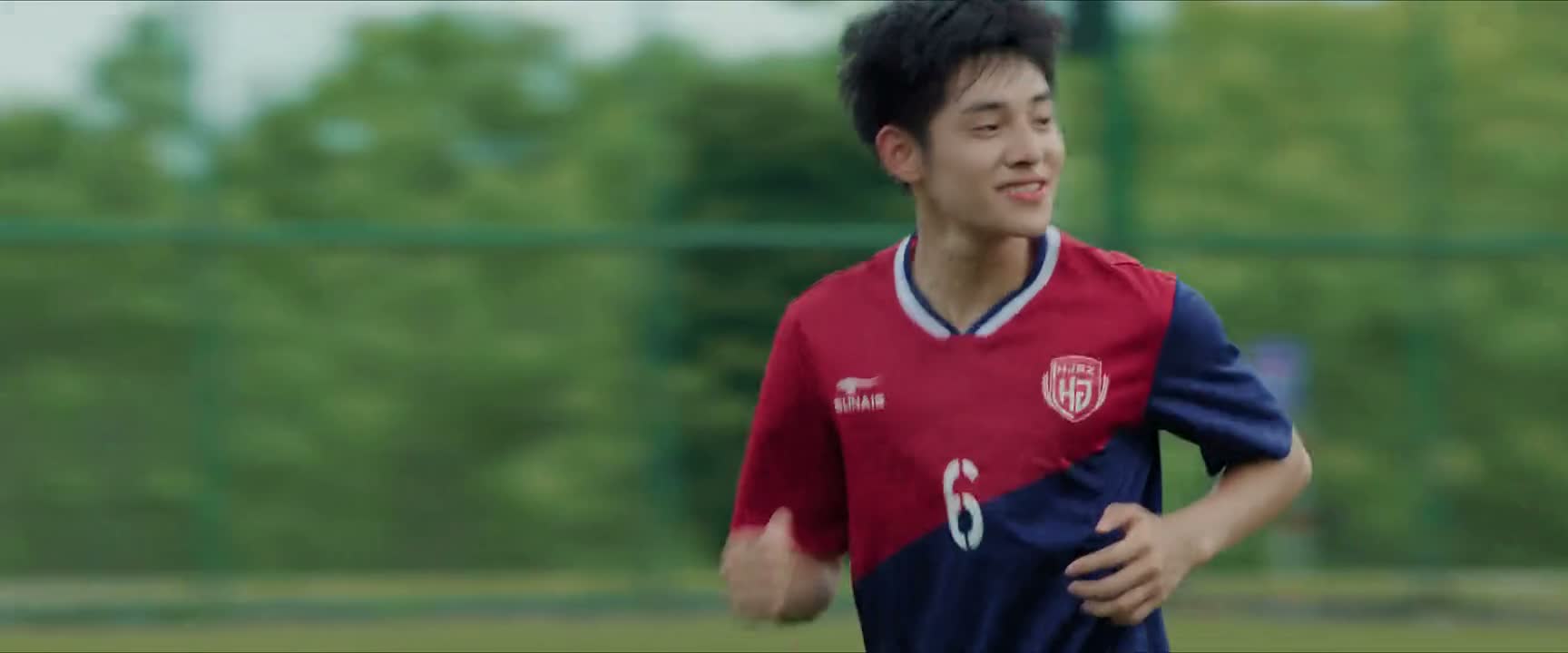 兄弟 看来你球技也没啥长进嘛