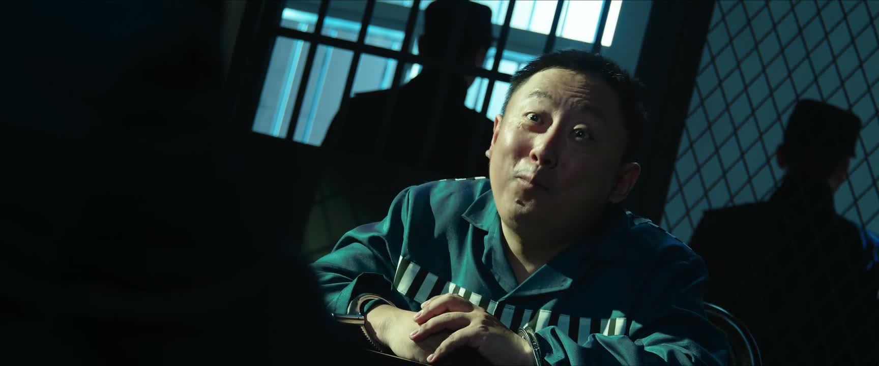 不管有没有用 只要有美女警官陪我聊会儿天
