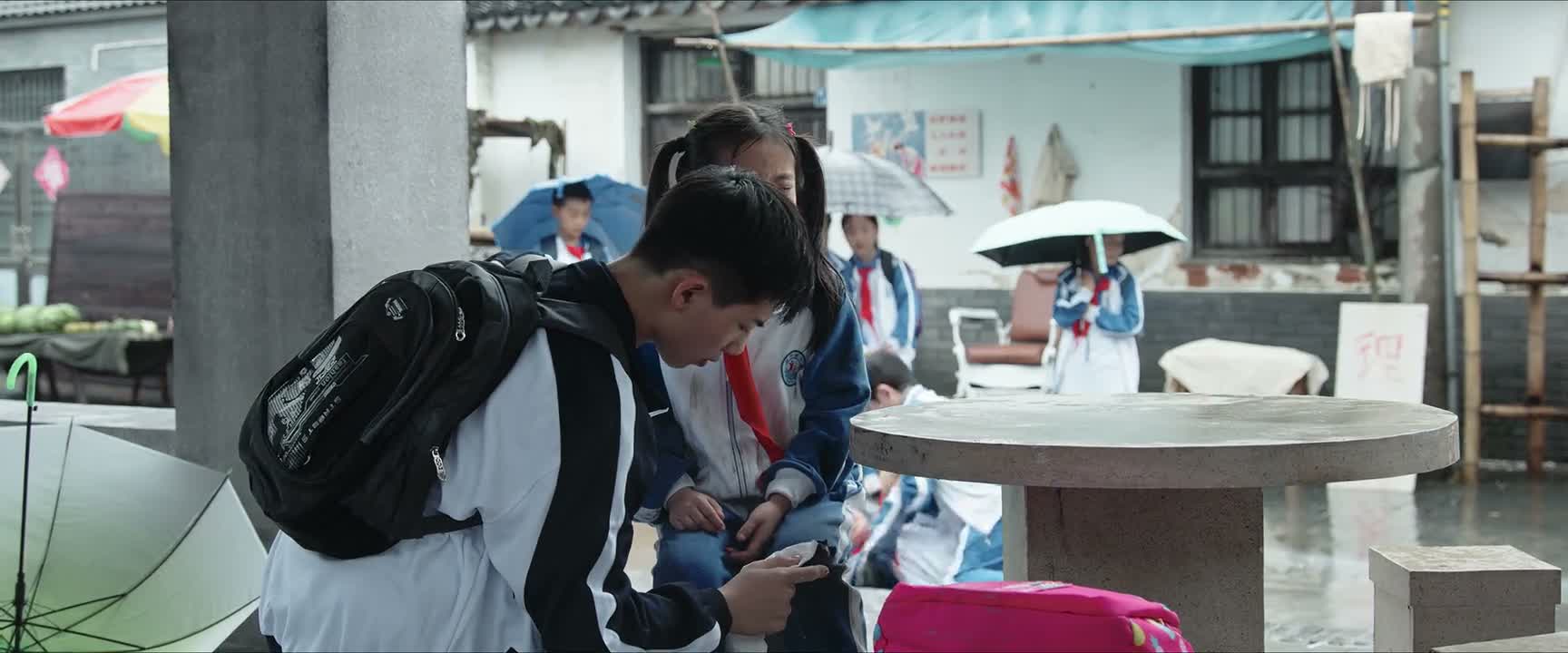 你的腿怎么划破了 住手 怎么回事