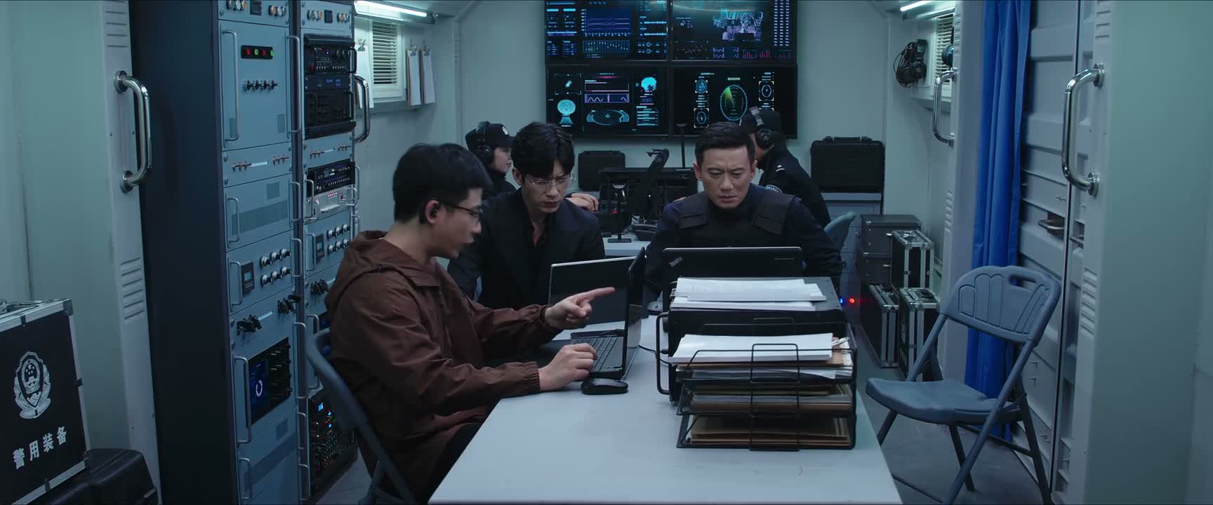 我们不可能这么快 锁定他们的位置 一击即中