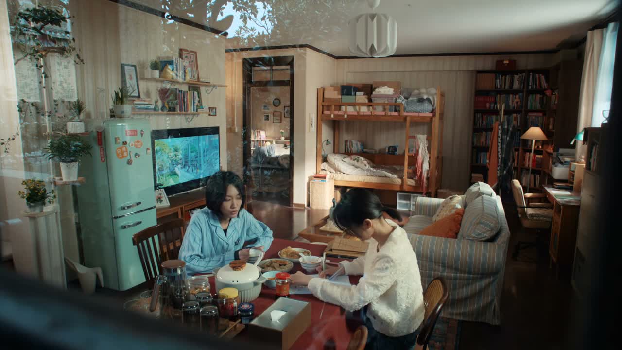 非得跑去法院对面的咖啡厅