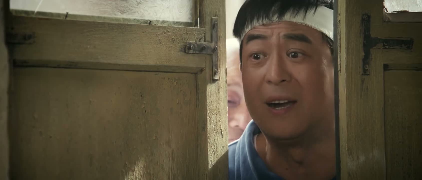 你别让这伙以为你是个哑巴