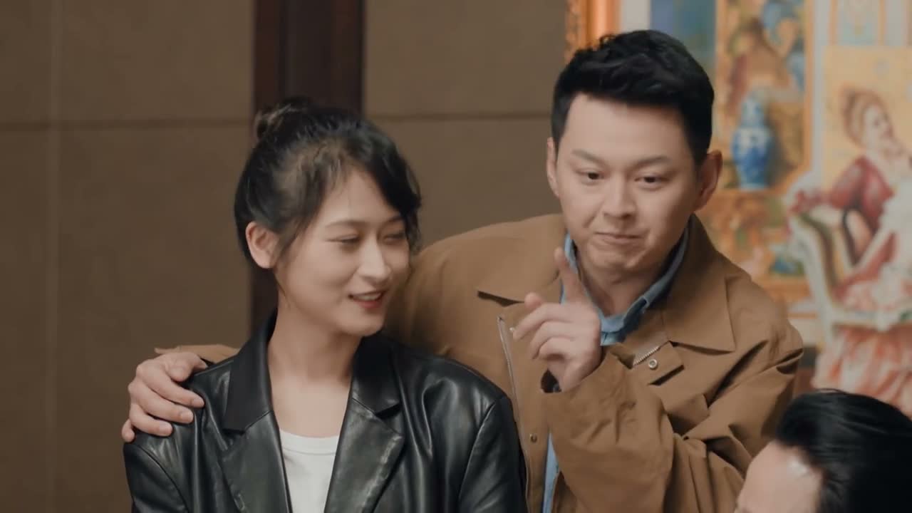 真深啊你 我 我俩敬大家一杯啊