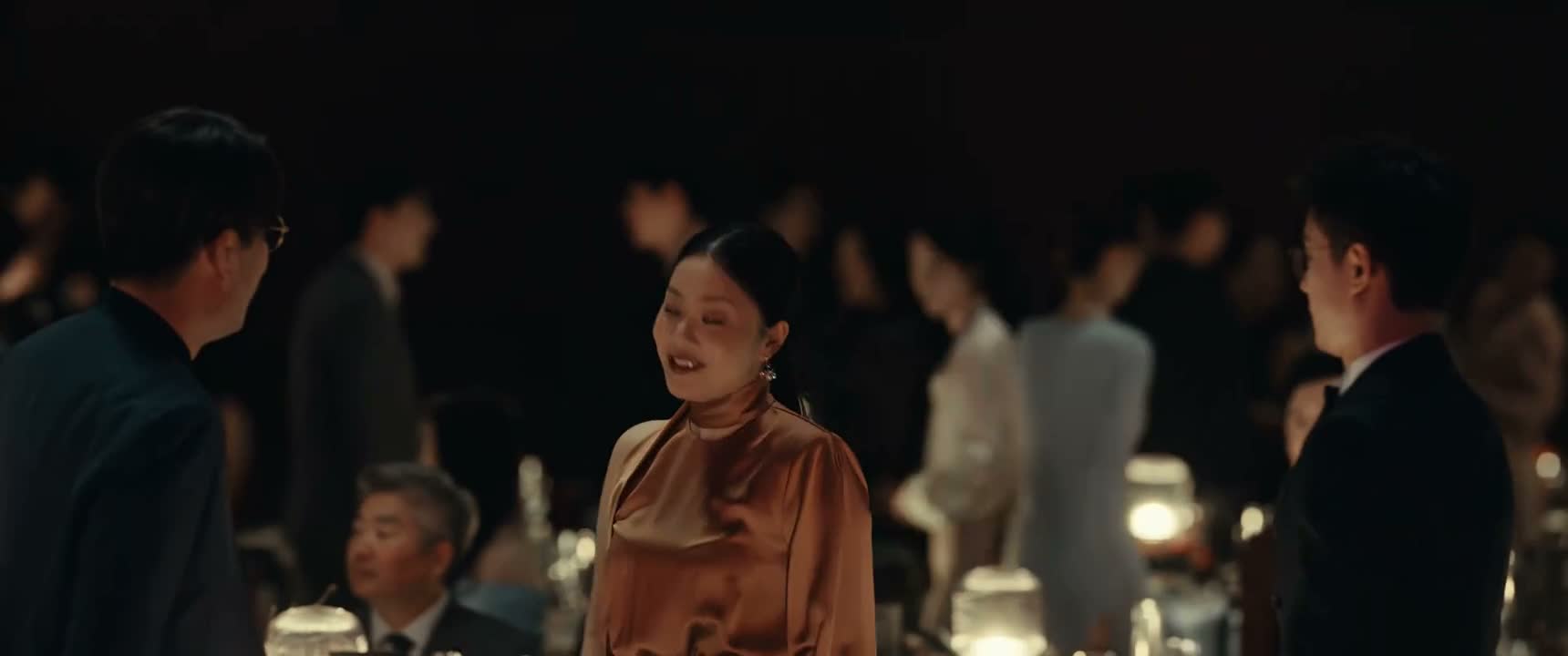 您忙 我可看见您了 跟林展翘一起进来的嘛