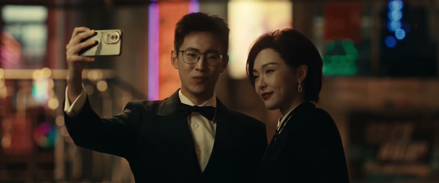 我不是紧张 我就是有点激动 我们能这样拍照
