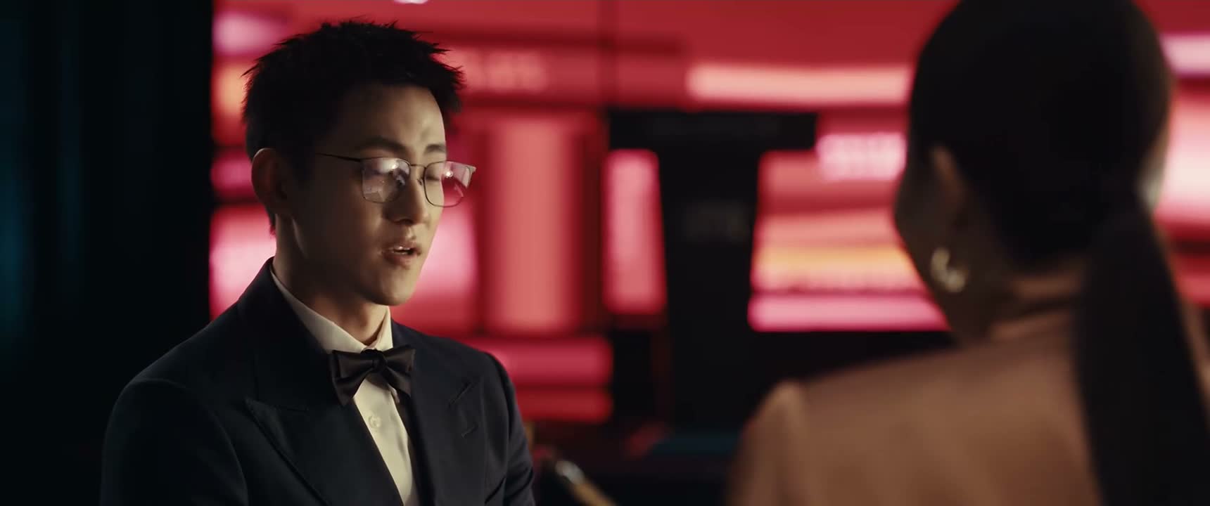 我跟林展翘签了 长期的独家合约