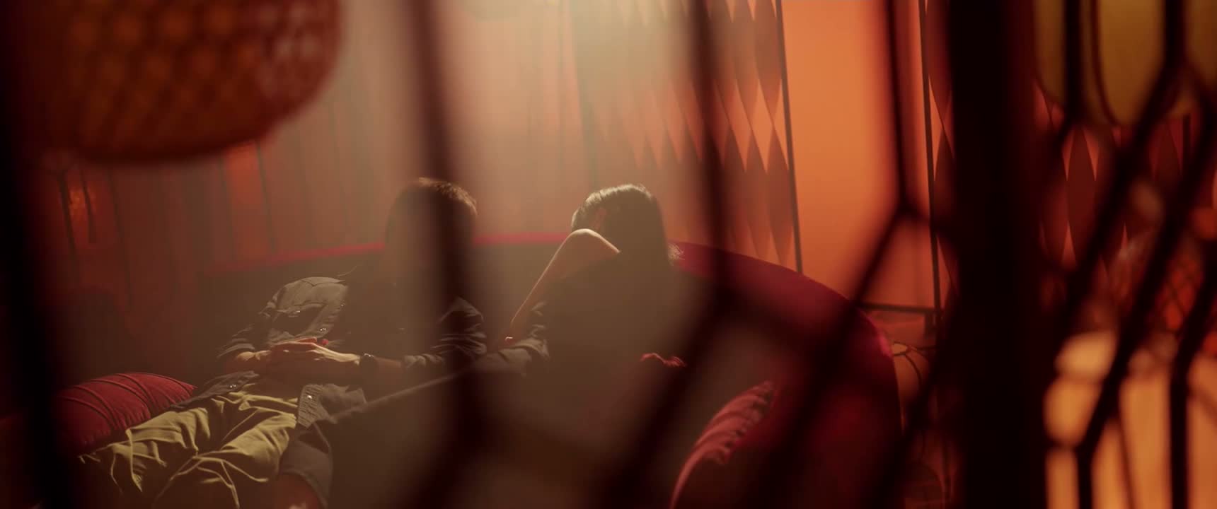 这个女生看着弱不禁风的