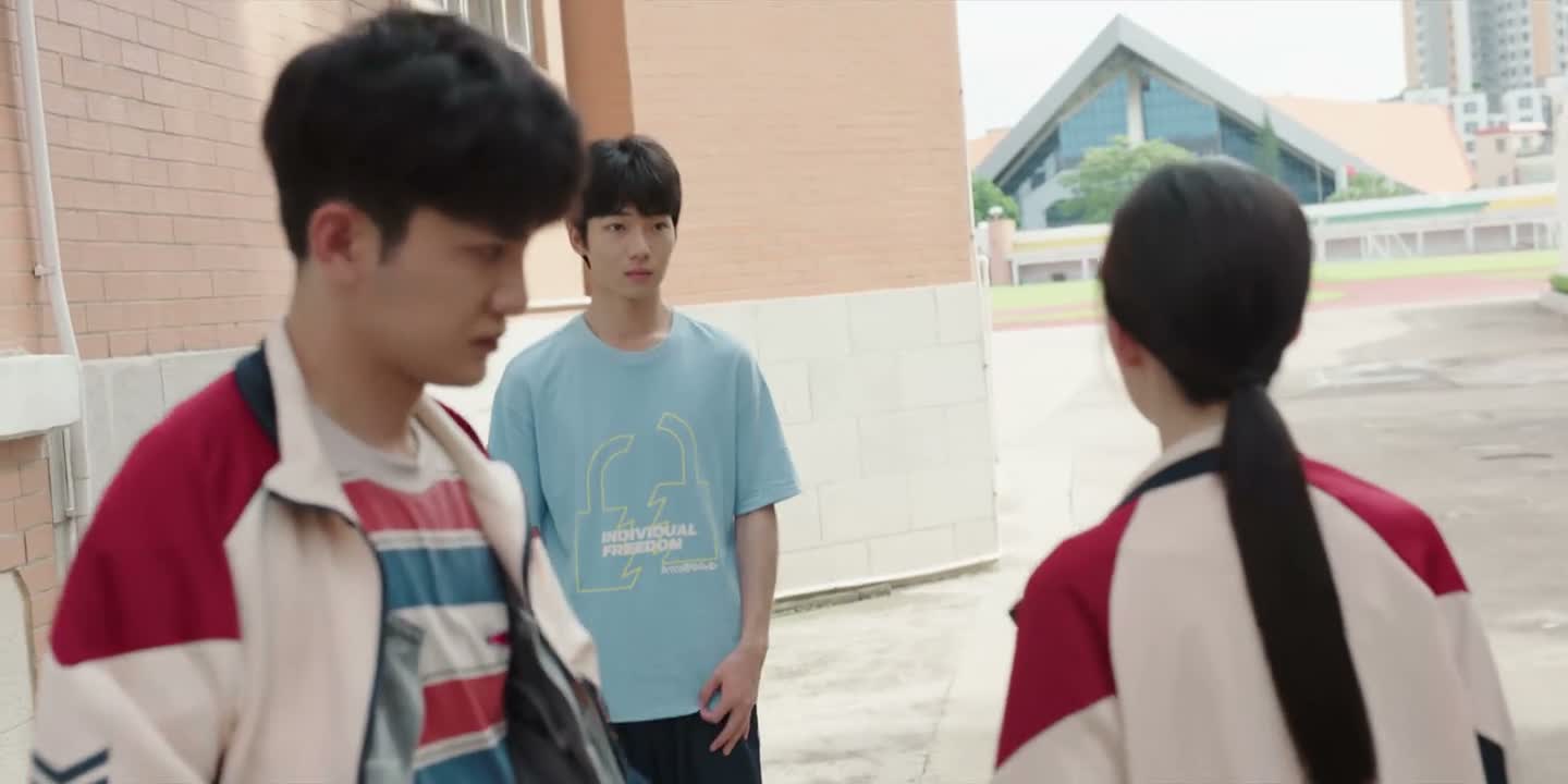 你不上课在这儿跟他们鬼混