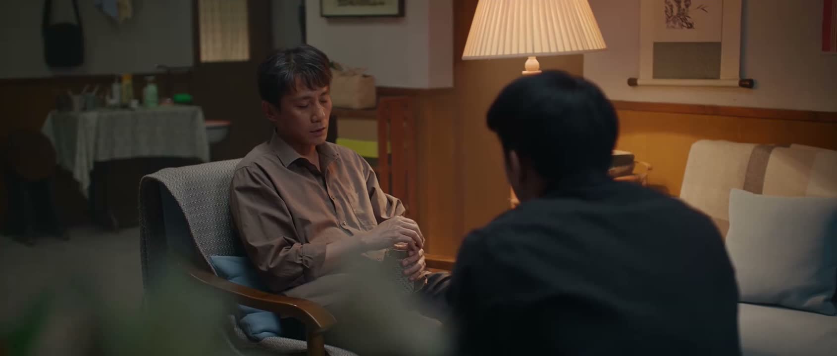 而且一个接着一个