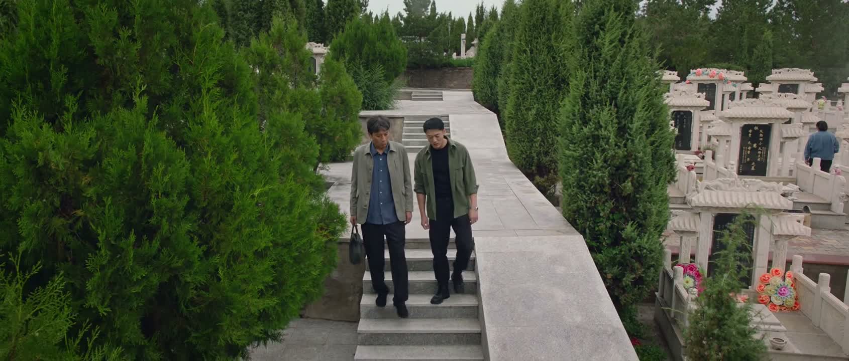 一直带着咱们在这儿兜圈子