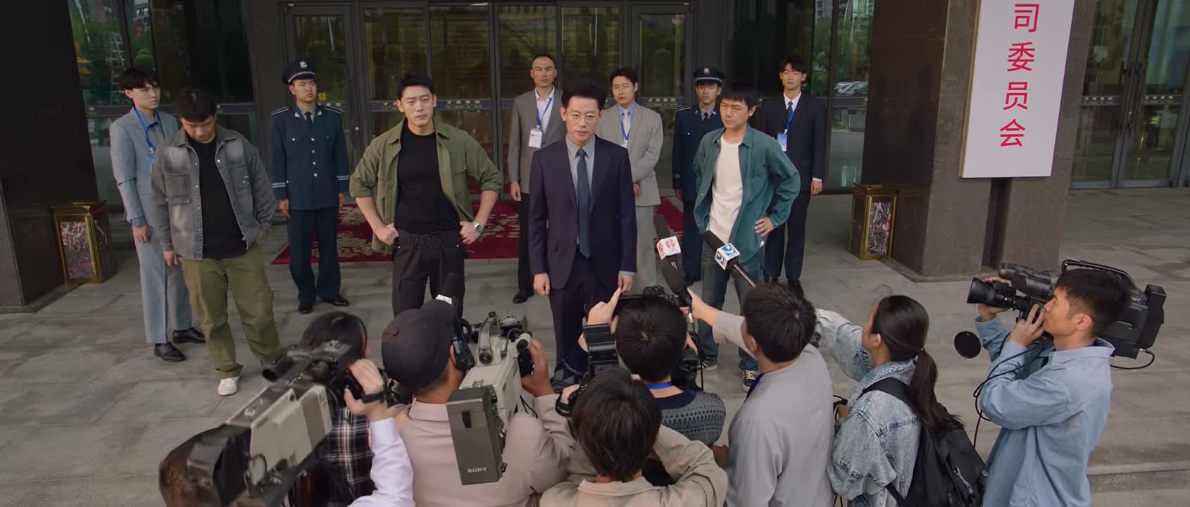 应该是碰了谁的蛋糕