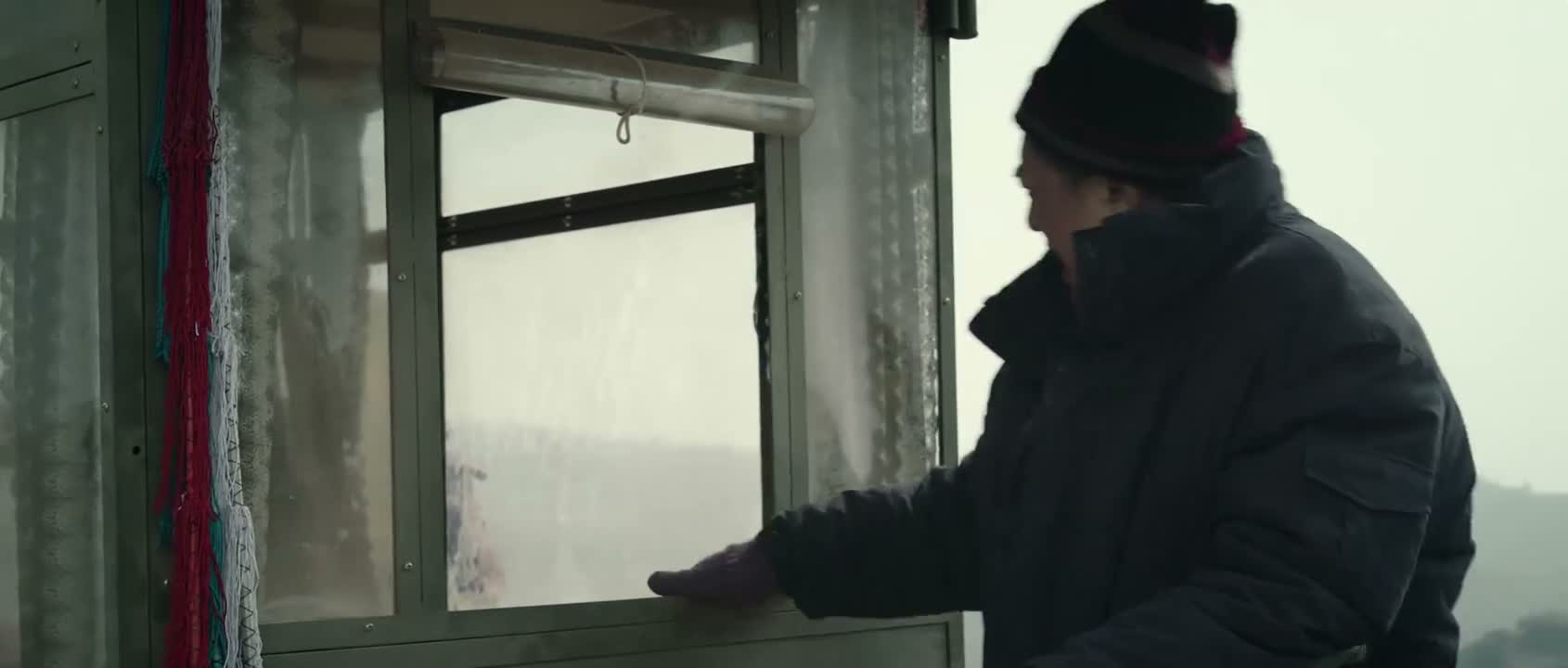 这咋还下上雪了呢