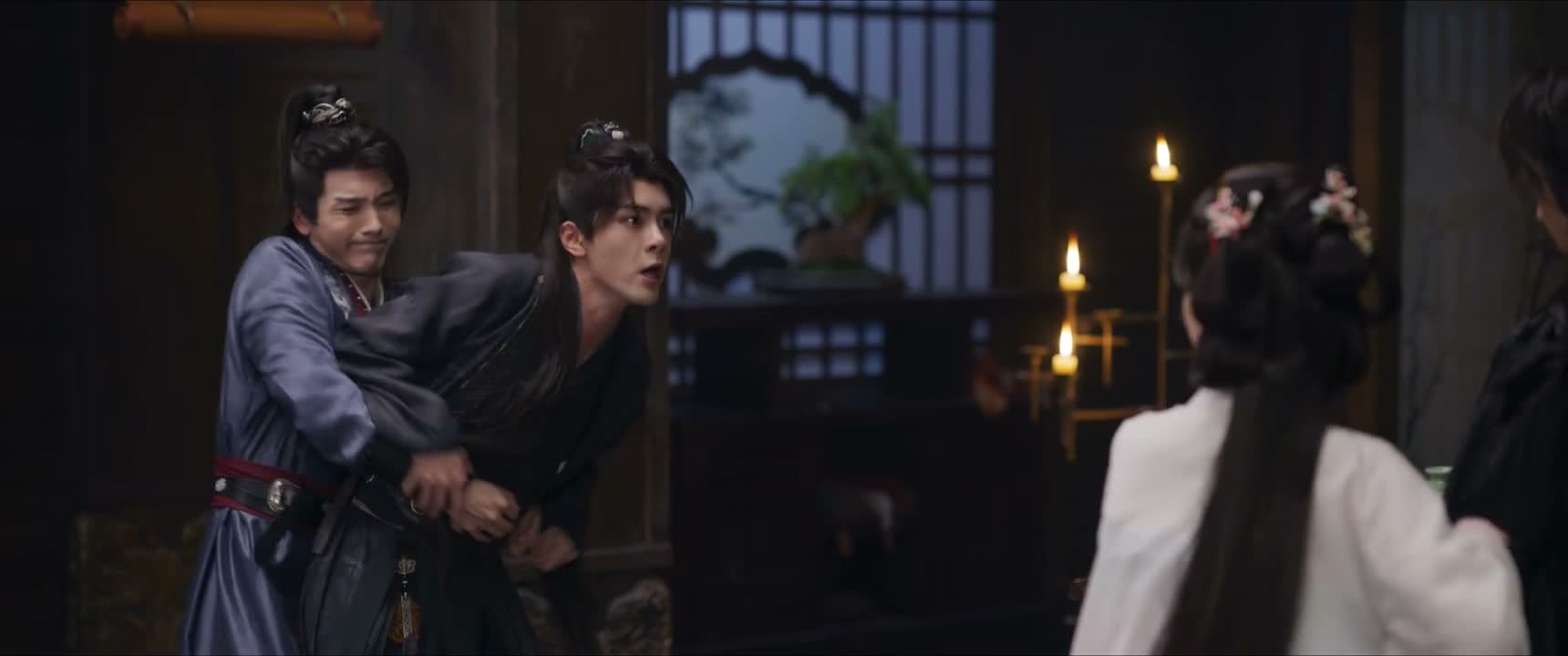 让开 我受不了了 你干嘛