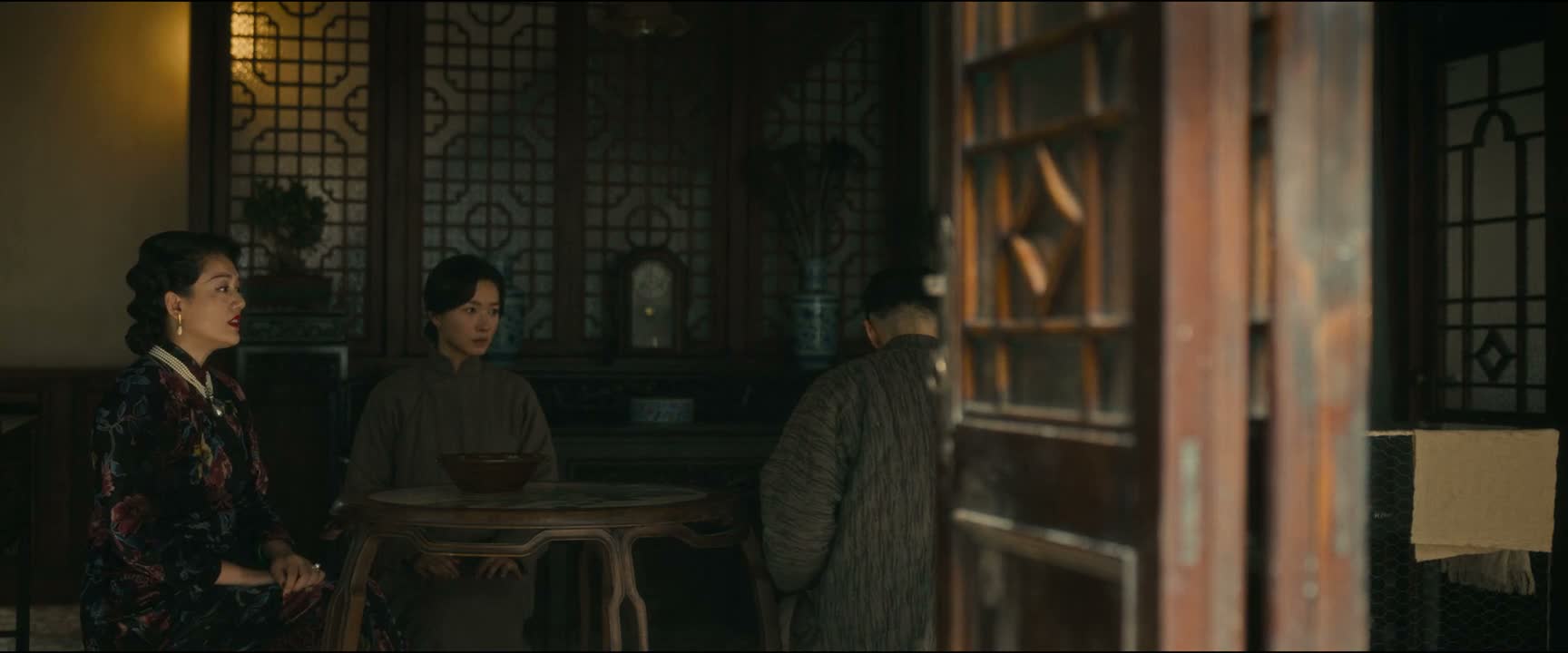 背挺直了 像个爷们点