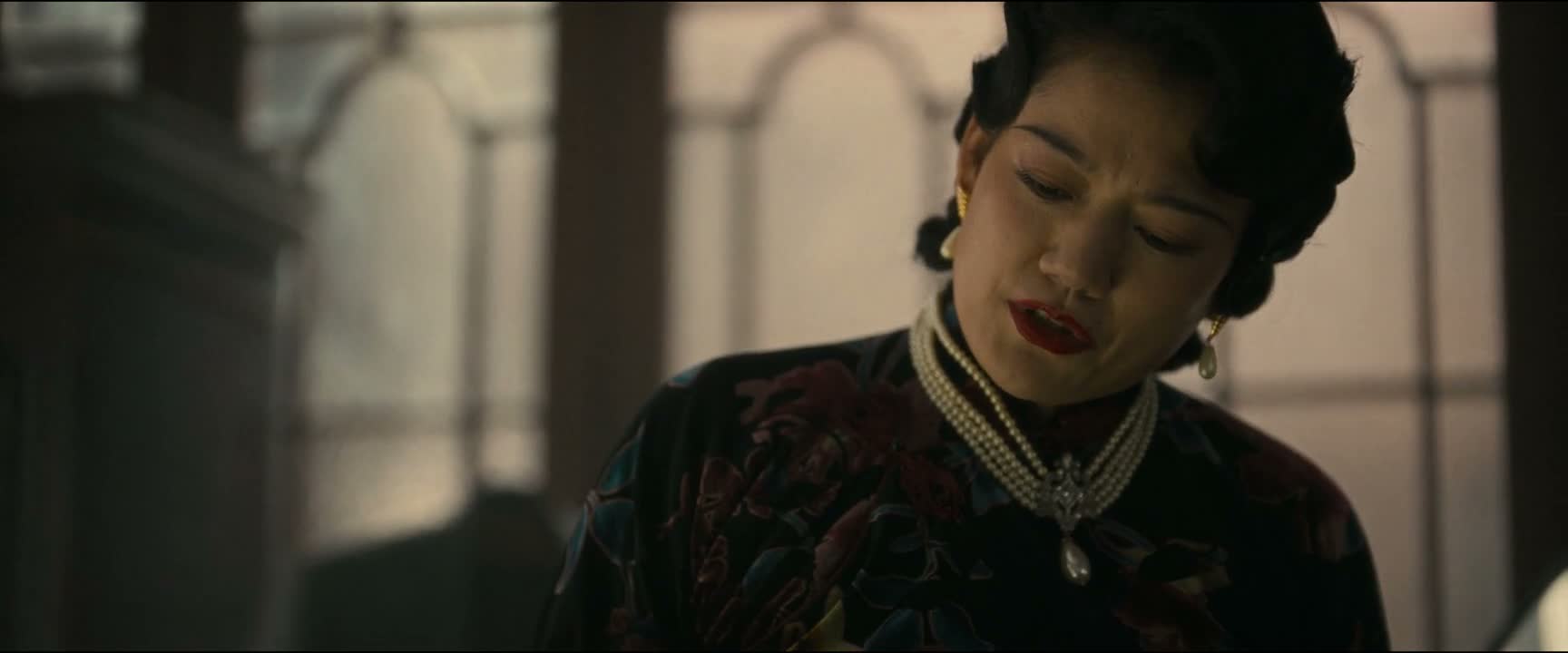你欺负我人高马大 没办法钻进去是吧