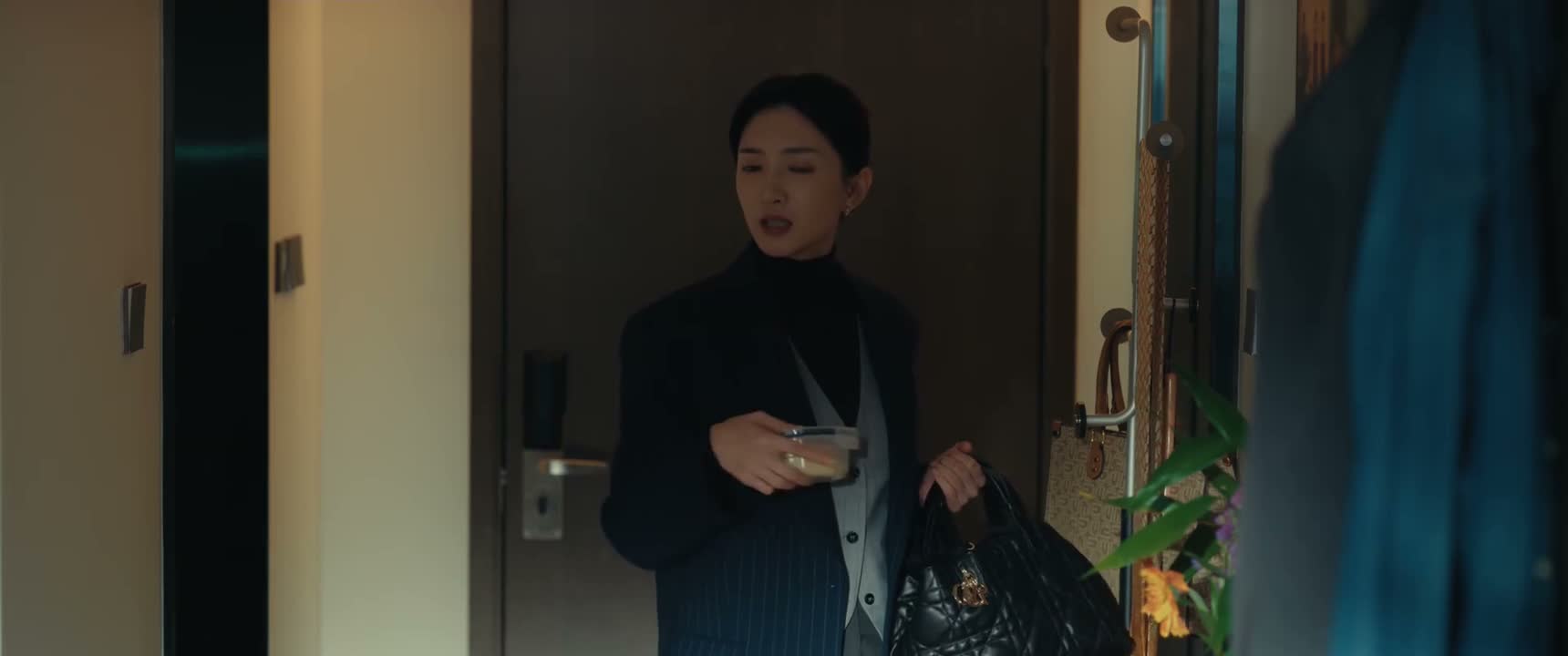 车胎好像有点问题 你帮我看看