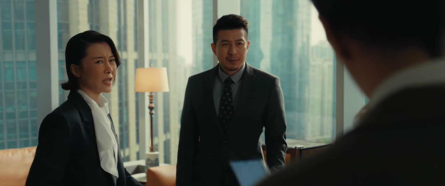 赶紧让她停下来啊 没人接电话