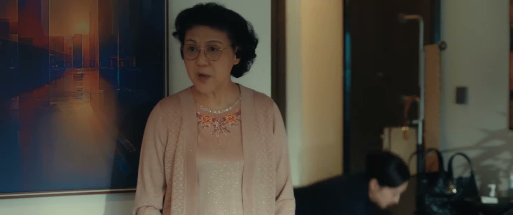 那个女孩子不就是个促销员吗