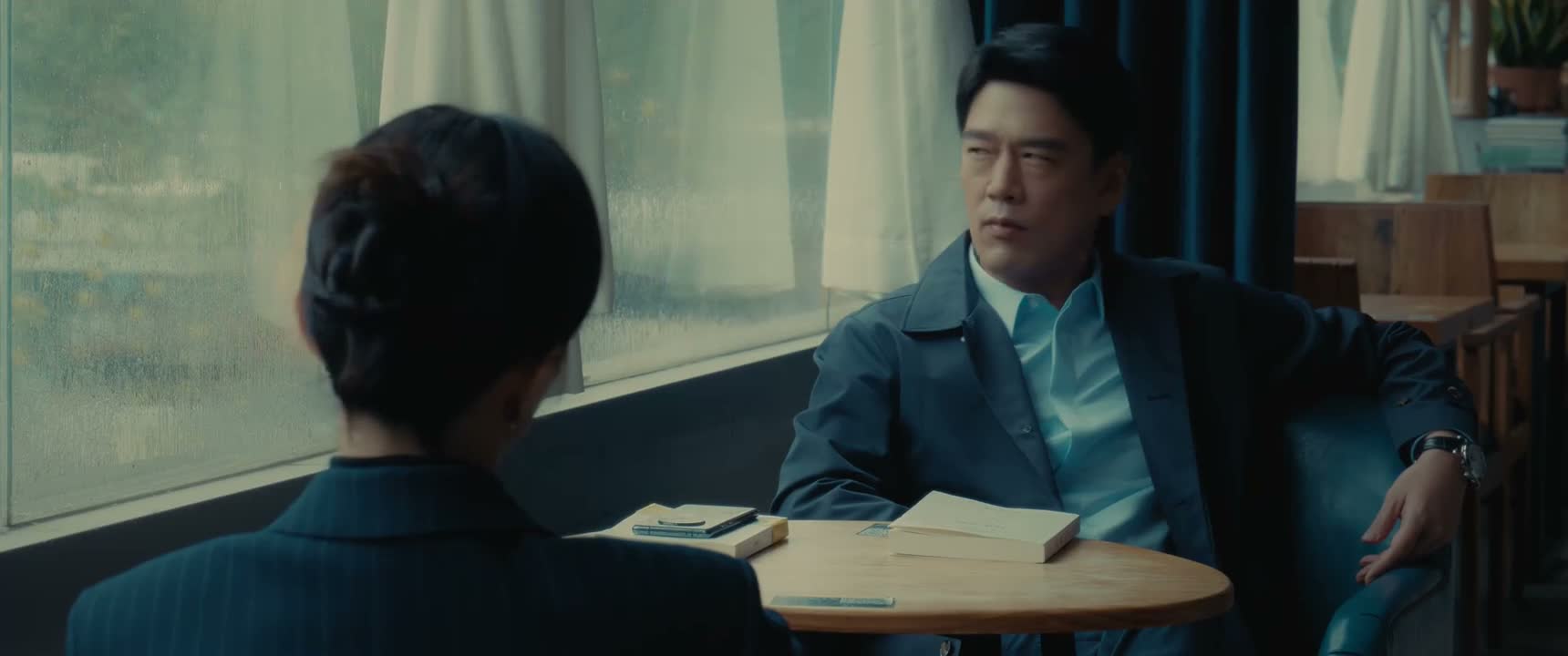 你还要性骚扰她们 你什么意思