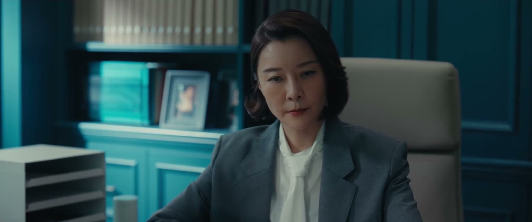 她不是不同意 在发稿前给我们审阅的吗