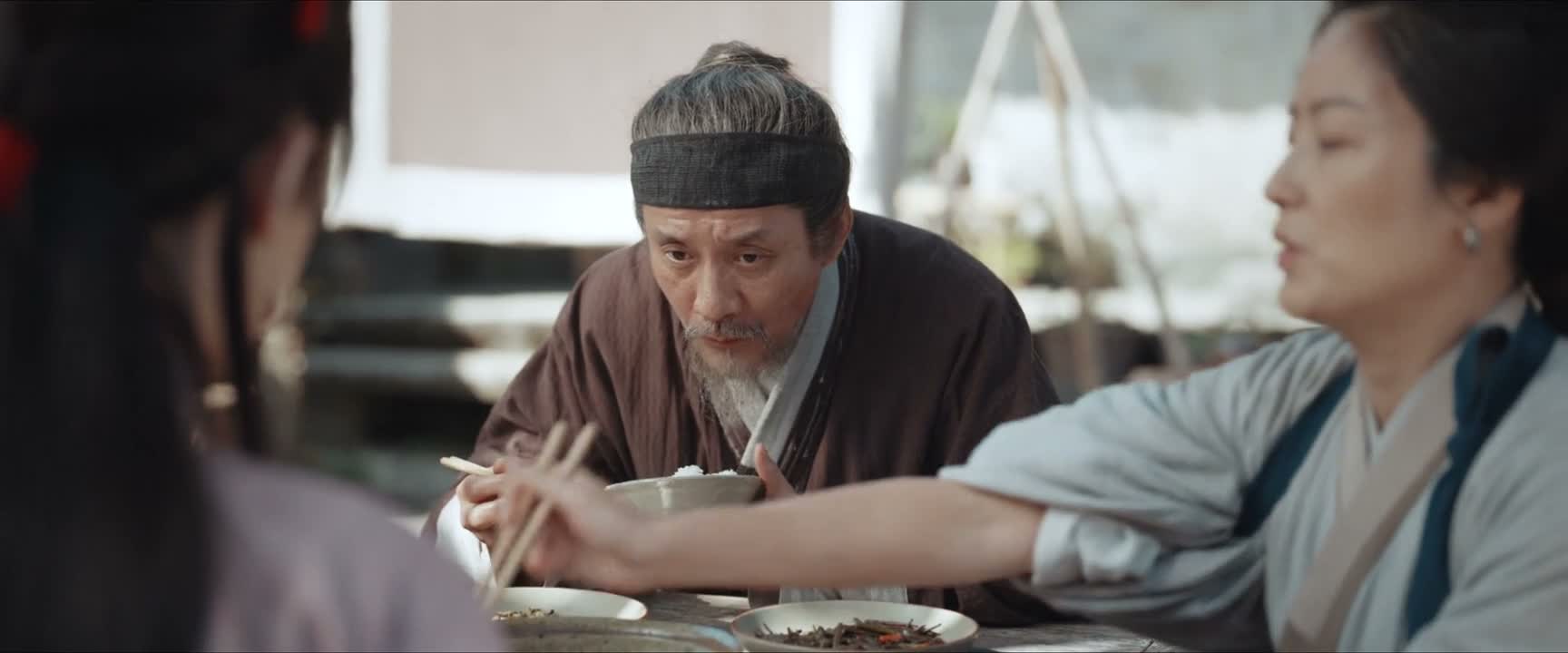 多吃点啊 累一天了