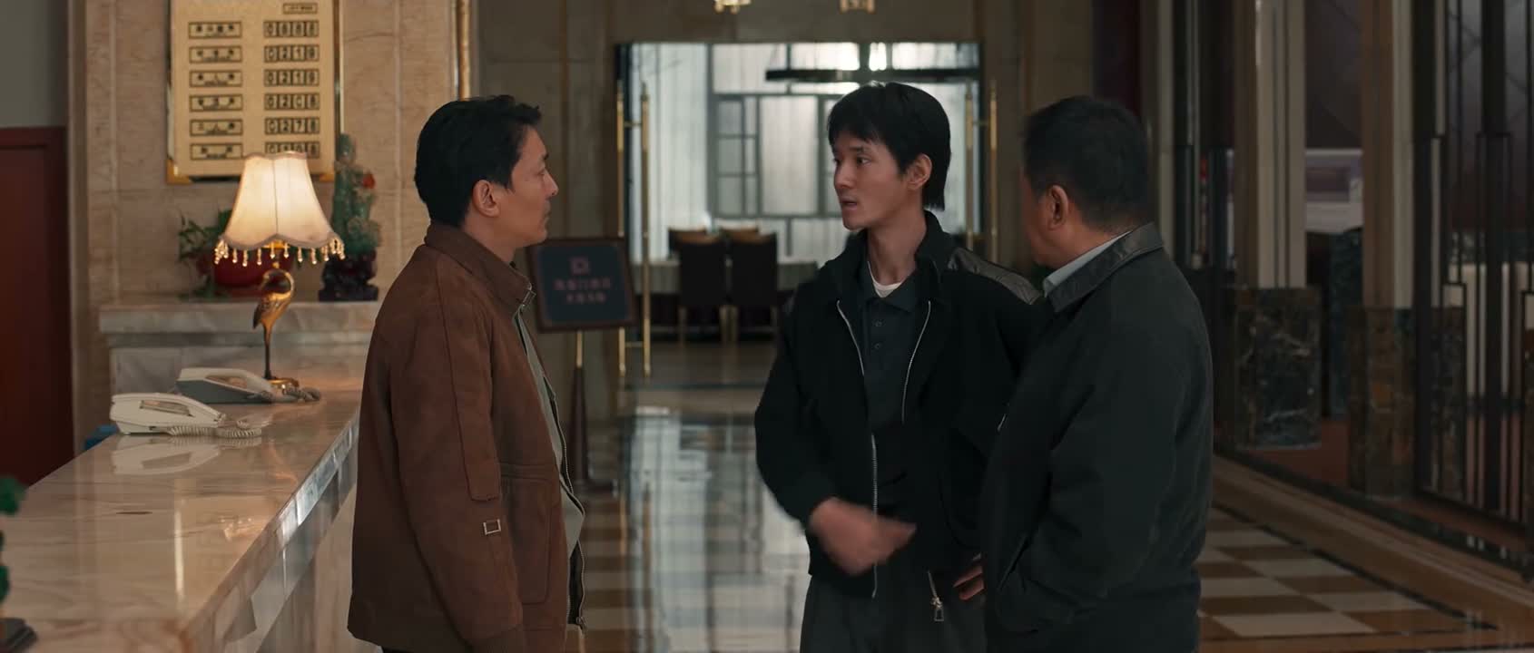 刚才我和陈所在那闲聊