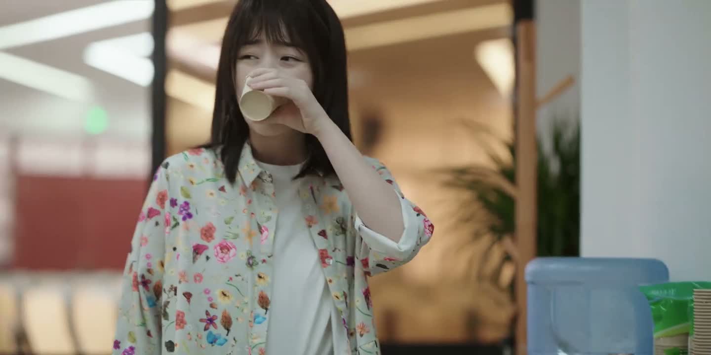 按照年级和学院分成三组
