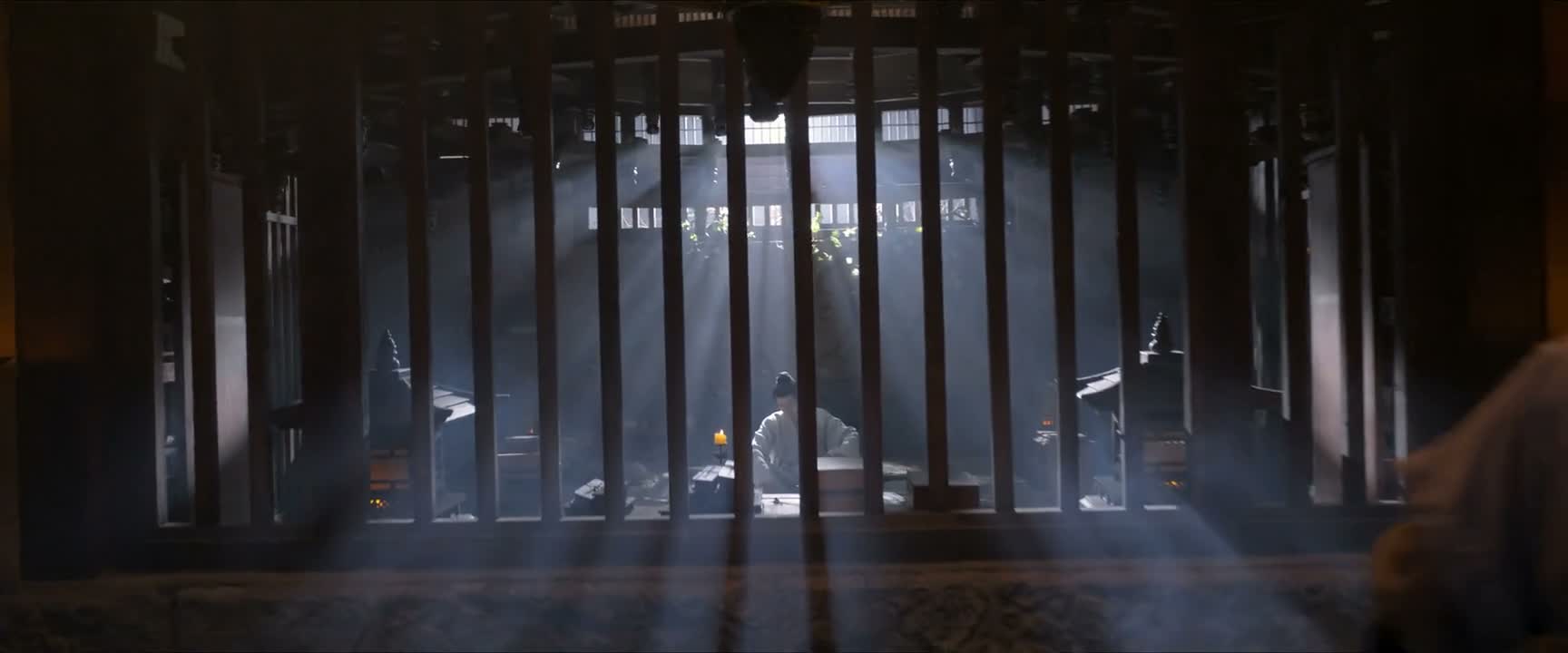 在公堂上大放厥词