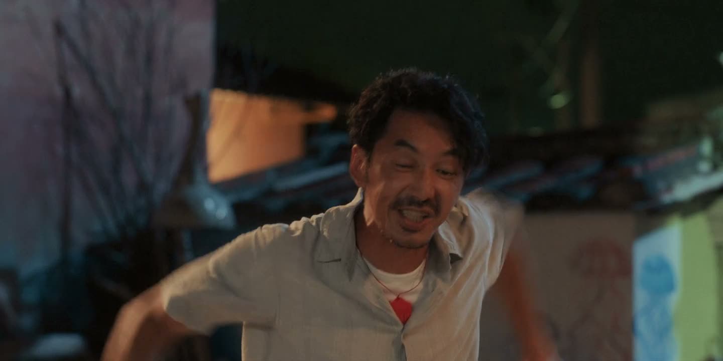我就一脚踹死他