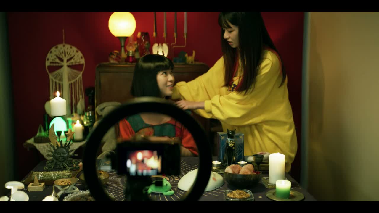 你看起来就很僵硬啊 动一动