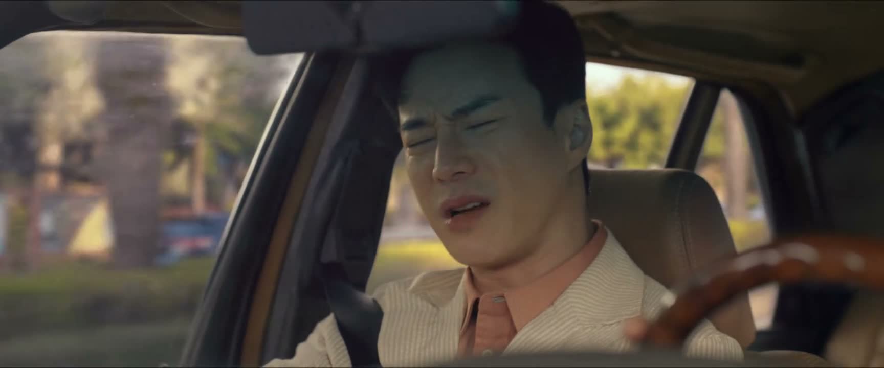 一个小屁孩 谁接应他啊