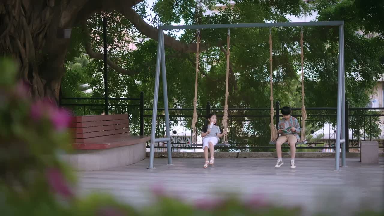 耳朵竖得像天线