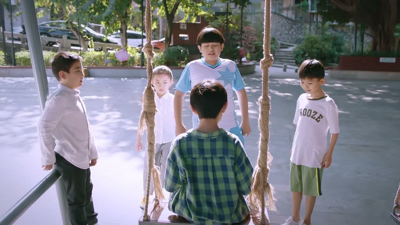 听说你爸妈打架 他们打你吗