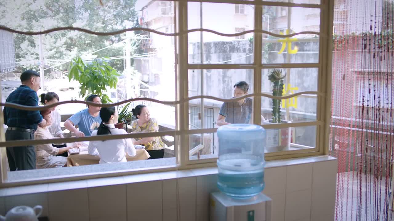 玩呢 待会进来吃瓜啊