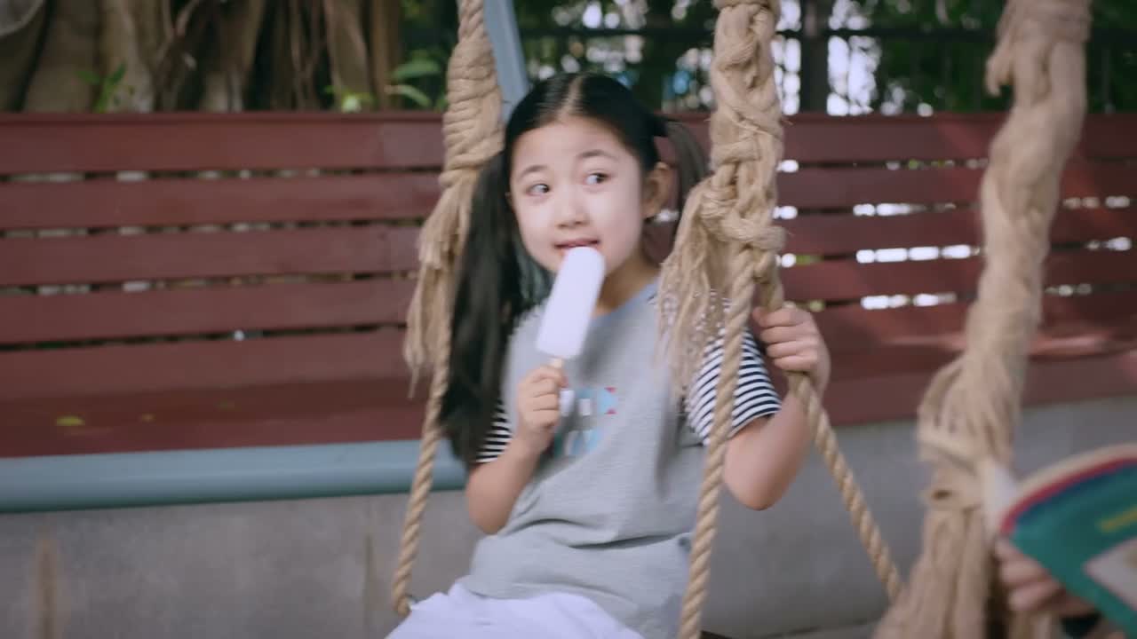 眼睛瞪得像铜铃