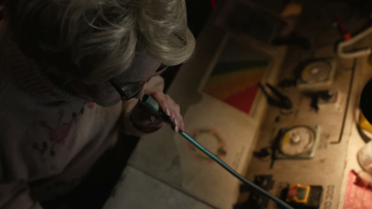 看起来有人同情你了