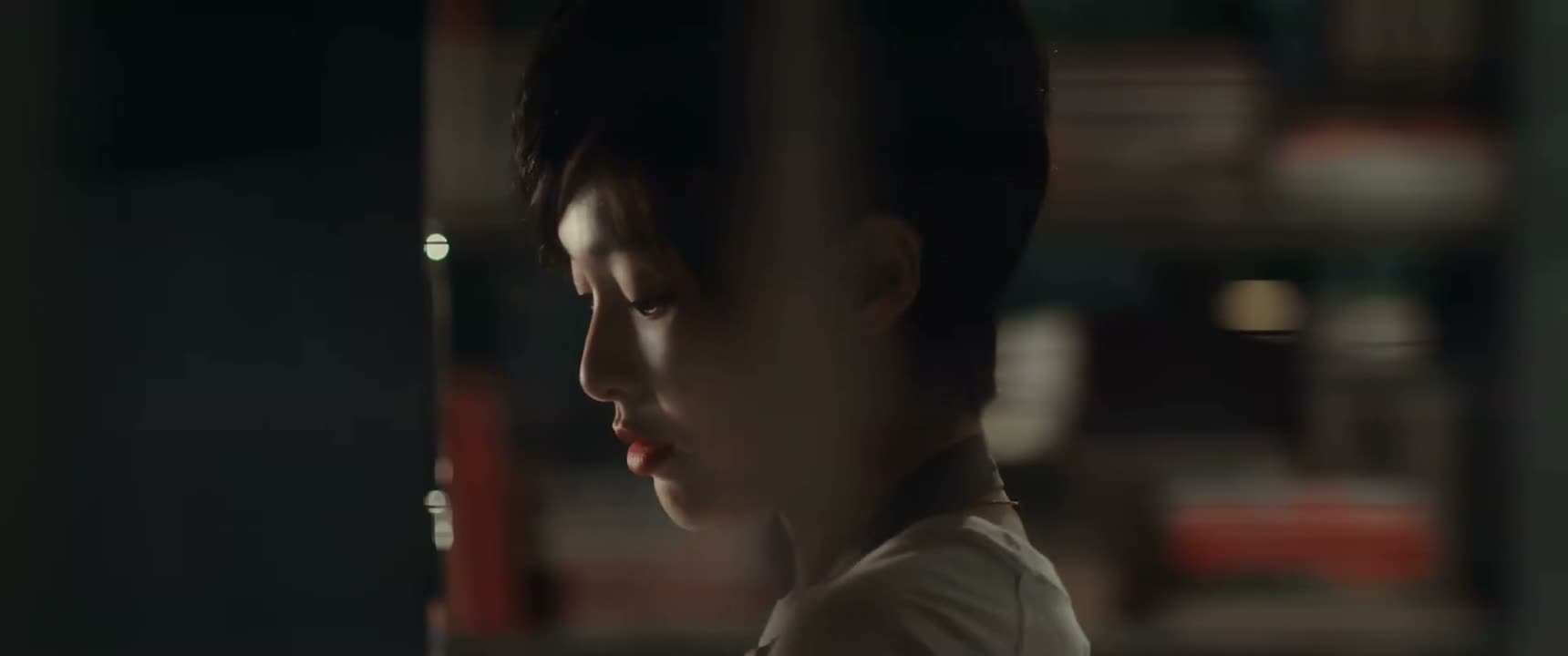 不然的话呢 就会连累身边人灰飞烟灭