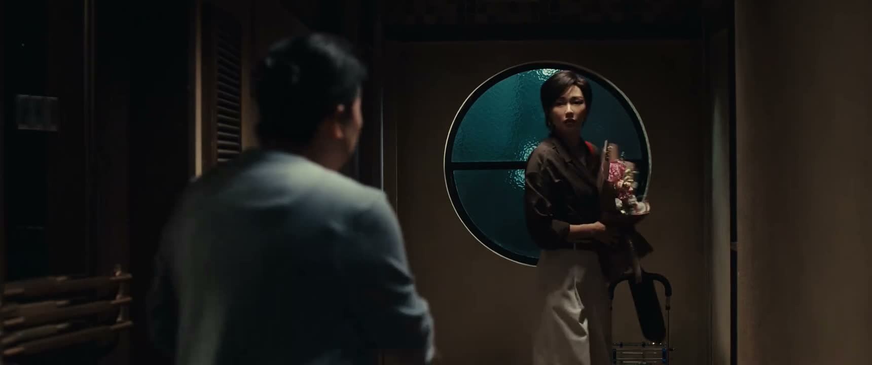 你妈妈在你家门口 从下午一直等到晚上